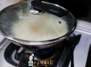 一直不停的摇，直到爆米花全部爆炸好才可以，不要中途停顿