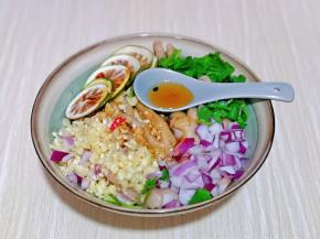 再淋上一泡果醋，百香果口味。(香醋也可以，根据个人喜好来)