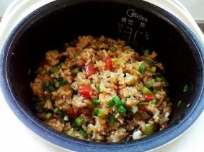转保温后再焖10分钟，撒点葱末，即可出锅。
