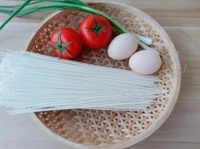 喜欢番茄的可以多放一个。