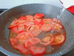 加入适量清水。