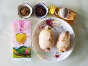金龙鱼爱心桃花小米、莲藕、桂花、蜂蜜、红糖。