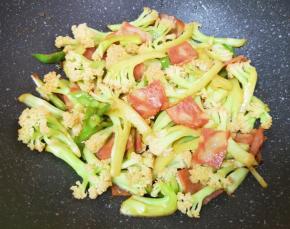 翻炒均匀出锅。