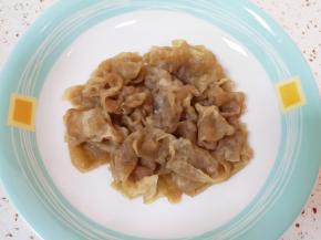 肥牛卷煮熟捞出备用。