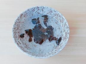 木耳加清水泡发。