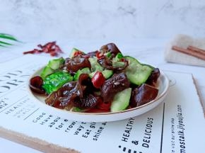 黄瓜脆嫩鲜美！