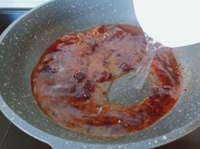 加入适量的清水。