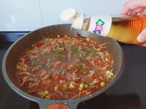 加点醋汤汁味道更爽口。