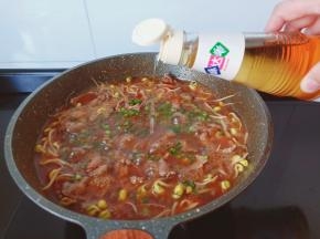 加点醋汤汁味道更爽口。