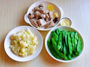 准备好，姜蒜及香料，冰糖。