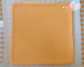 晾凉翻面，揭去油布，毛巾面出来。