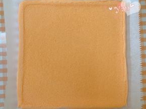 晾凉翻面，揭去油布，毛巾面出来。