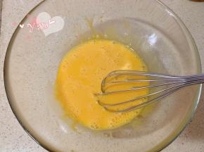 再加入牛奶搅匀。