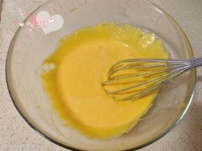 筛入低粉搅匀备用。