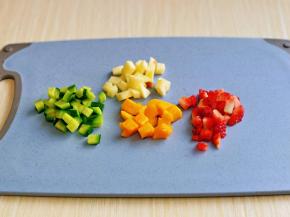 时间快到时再切水果哈，避免氧化，水果可以任意搭配，自己喜欢的都可以。