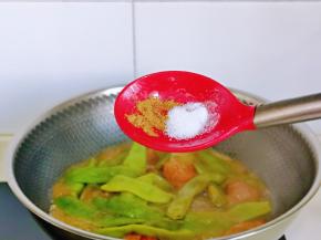 按个人口味加入盐，十三香。