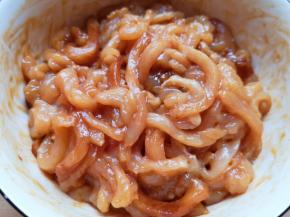 搅拌均匀腌制15分钟左右。