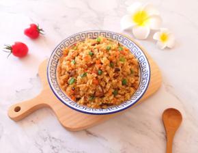 每一粒米都充满了腊肉的香味。