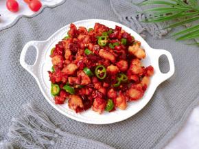 鸡肉肉质细嫩，滋味鲜美。