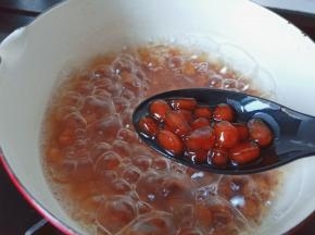 大火煮开后开中火煮15分钟。