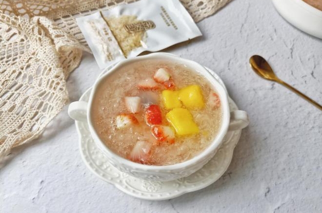 金燕耳水果养生羹