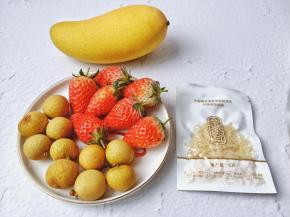 准备喜欢吃的水果与金燕耳。