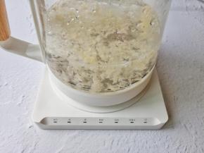 开启炖“燕窝”功能键炖煮15分钟。