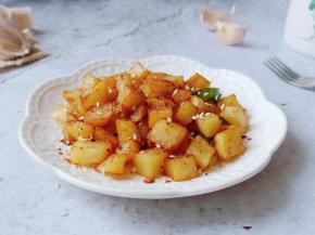 简单快手，香辣过瘾！喜欢香辣的可以撒点辣椒粉与芝麻。
