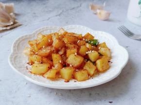 简单快手，香辣过瘾！喜欢香辣的可以撒点辣椒粉与芝麻。
