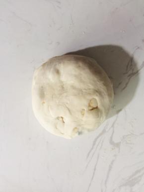 小头朝上，用手按扁！