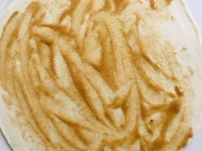 均匀地涂抹一层油酥！