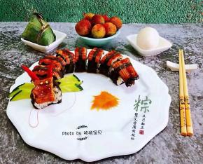 搭配水果、鹅蛋和粽子一起吃好丰盛噢