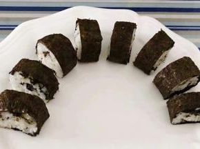 切成三厘米左右宽度的块状摆入盘中
