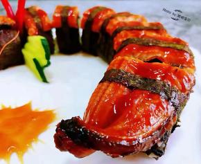 鳗鱼和寿司一起入口鲜嫩爽口回味无穷