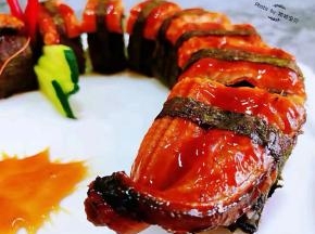 鳗鱼和寿司一起入口鲜嫩爽口回味无穷