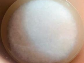 大米清水淘洗干净放入电饭锅中再适量清水开始做米饭