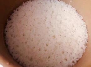 大米饭做好开盖满屋飘香