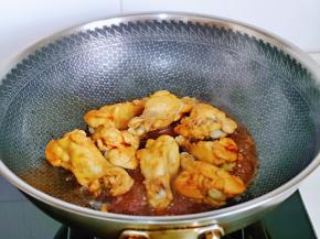 小火翻炒均匀。