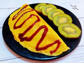淋上喜欢的番茄酱搭配猕猴桃就大功告成了