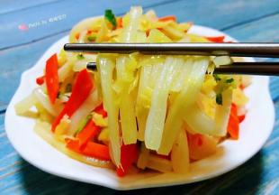 白菜入口酸爽脆脆的绝对是标准的开胃菜