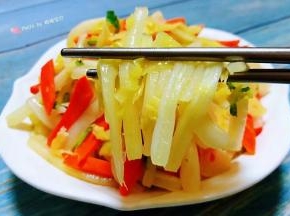 白菜入口酸爽脆脆的绝对是标准的开胃菜