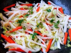 最后撒上香菜提鲜即可出锅享用