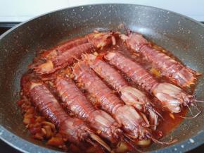 看汤汁差不多时。