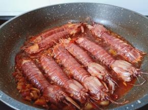 看汤汁差不多时。