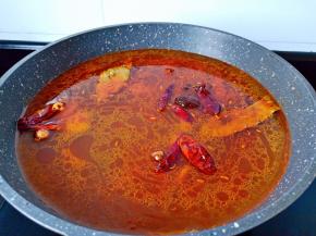 加上清水开大火煮开。