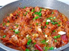 撒点葱花起锅。