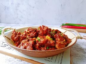 一顿美味可口、辣劲十足的麻辣羊蝎子就上桌可以享用了！