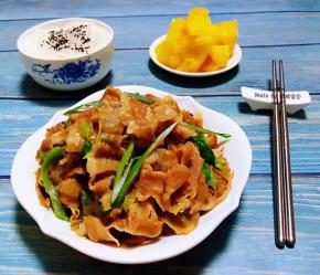 搭配一碗米饭和菠萝好喜欢的一餐哦