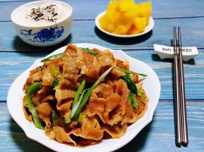 搭配一碗米饭和菠萝好喜欢的一餐哦