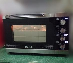 9.10分钟再取出：两面刷蜂蜜腌酱汁（腌酱汁里倒适量蜂蜜）